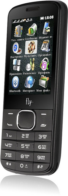 Fly TS111 – мобильный телефон с поддержкой трех SIM-карт